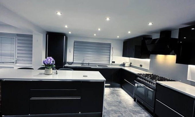 Colchester House | Serenity Haven 4-bed With Hottub,games,gym & More