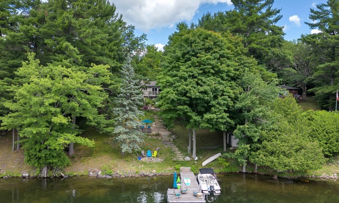 Frontenac House | Serenity on Lake - Waterfront Lake House on Loughborough Lake