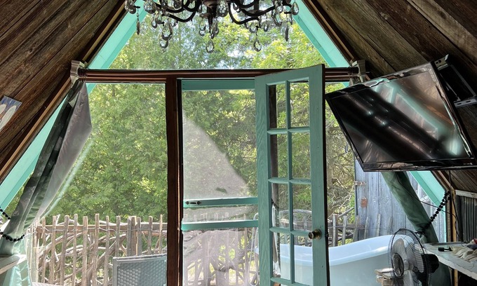 Merritt Cabin | SERENITYS NEST , WATERFRONT, GLOW IN DARK FLOORS, HOT SOAKING TUB