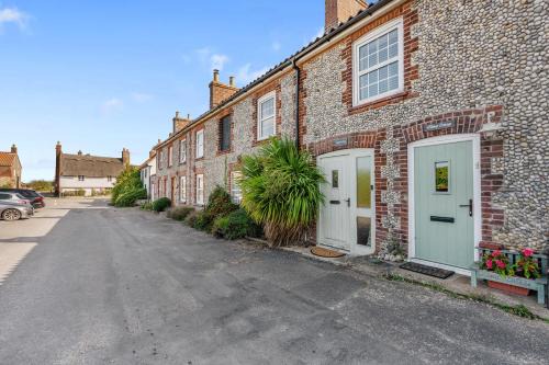 Bacton House | Seven Space - Pilgrims Rest, Cottage in Bacton