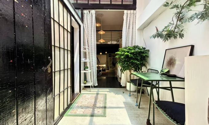 Huaihai Road Commercial Area Apartment | Shanghai Hills & Aromahome Sunshine BnB