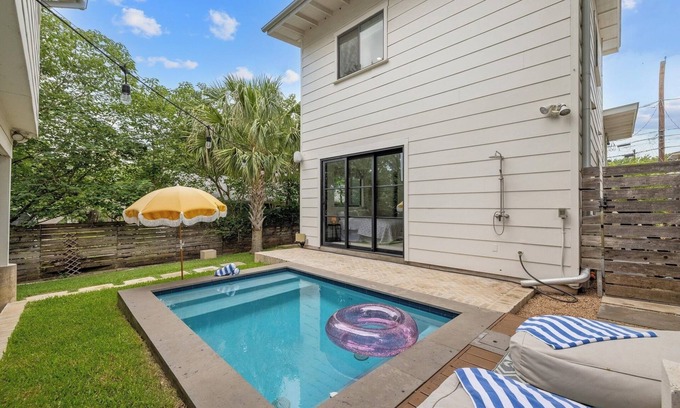 Blackshear-Prospect Hill House | Shared Pool + East Austin - Eastside Palm House!