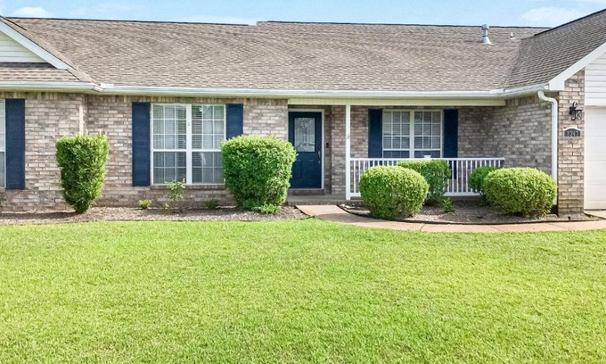 Navarre House | Shell-abrate Good Times!