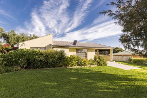 Ledge Point House | Sheoak on Wedge - Well Appointed Property Close To Beach
