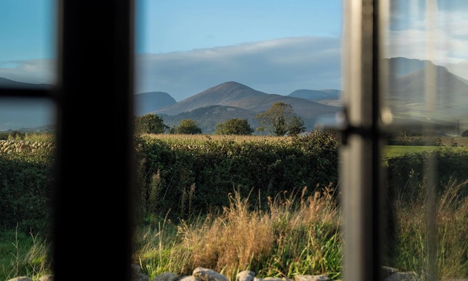 Newry Cabin | Shephards Hut in the Mournes with Private Hot Tub- The Robins Nest at Willowtree