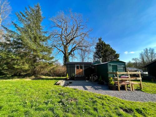 Cowbridge Ski Chalet | Shepherds Hut in enclosed field