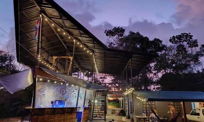 Uvita Hostel | Shipwrecked Hostel