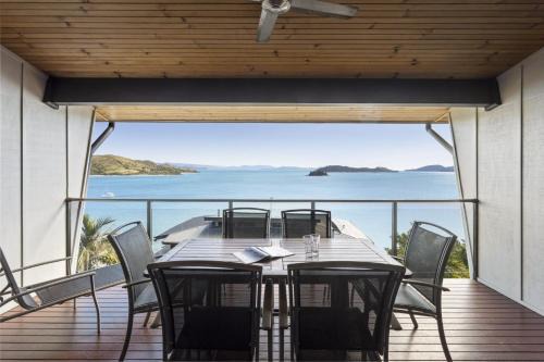 Hamilton Island Apartment | Shorelines 27 by Luxury Holidays Ocean View Buggy Transfers BBQ