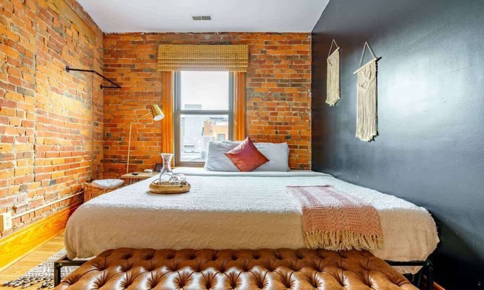 Weinland Park Apartment | Short North - Convention - King Bed - Free Parking