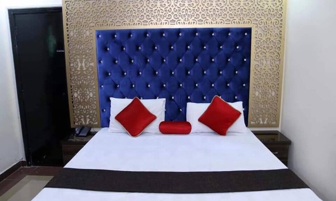 Karachi Hotel | Short Times Couple Guest House