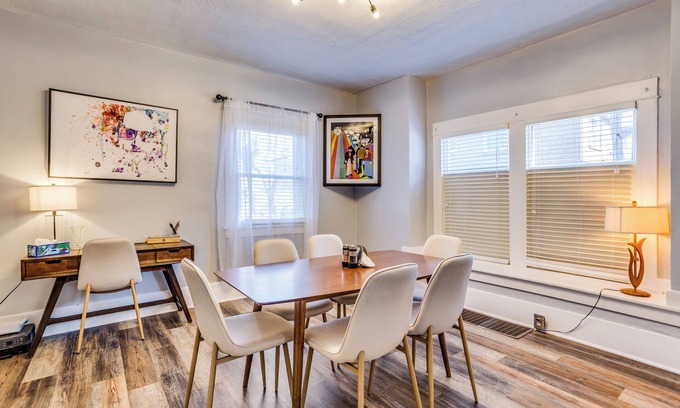 College Hill House | Short Walk to Wesley Hospital - 3 Beds W/W&D!