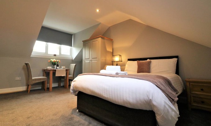 Airdrie Apartment | Signature - Linden Cottage Room 3