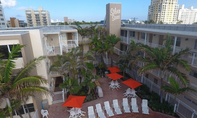 Central Beach Apartment | Silver Seas Beach Resort