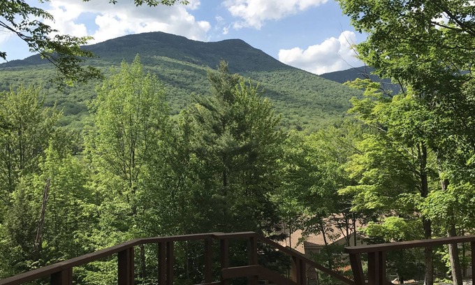 Lincoln House | Single family home steps from Loon Mountain