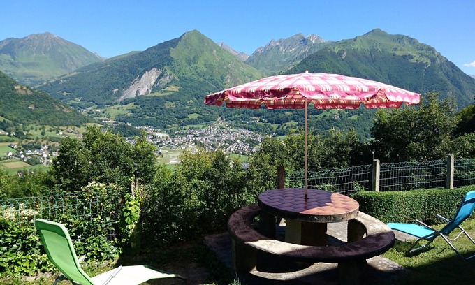 Sazos Apartment | Single-storey studio overlooking the Luz St Sauveur valley - private garden