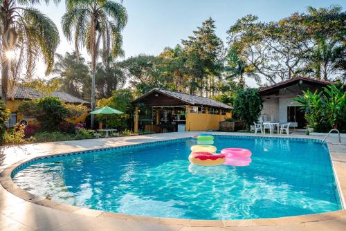 Guararema House | Sitio só Alegria com roupas de cama e banho