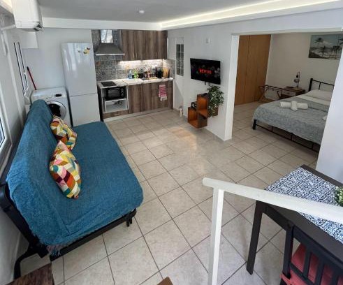 Thessaloniki Apartment | SKG Retreat Emerald - 5min from Metro & Seafront