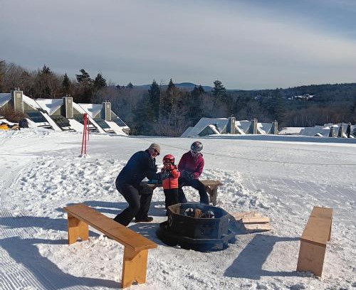 Plymouth Ski Chalet | SKI IN OUT w Fireplace at Tenney & 3 more Indy Pass Mts