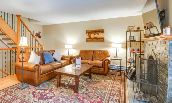 Four O'Clock House | Ski-In Retreat with Pool Access 2 Blocks to Main St