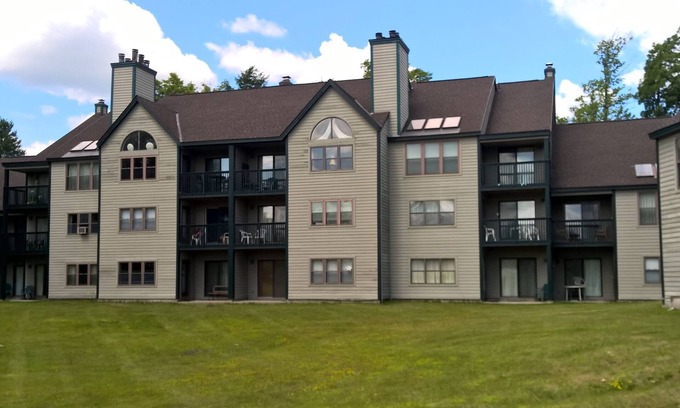 Ludlow Condo | Ski-in, Ski-out 2 Br With View Of Ski Lift! 2 Bedroom Condo by RedAwning