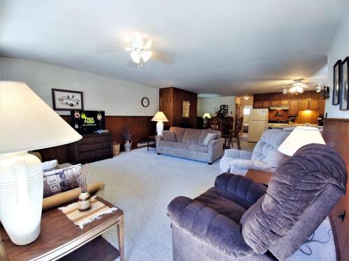 Red River Apartment | Ski View 03 - On Main Street - WiFi - Cable - Fireplace - Trailer Parking In Back - Patio with Gas Grill