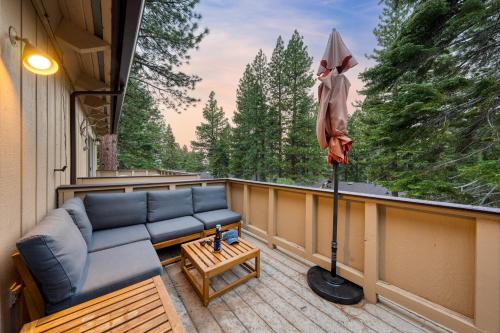 Incline Village House | Ski Way by AvantStay Cozy Tahoe Home w Fireplace Balcony