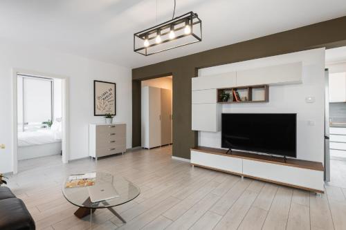 Brasov Apartment | Skylark - Sydney Penthouse with Jacuzzi and Mountain View
