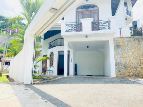 Kandy House | Skylight Villa