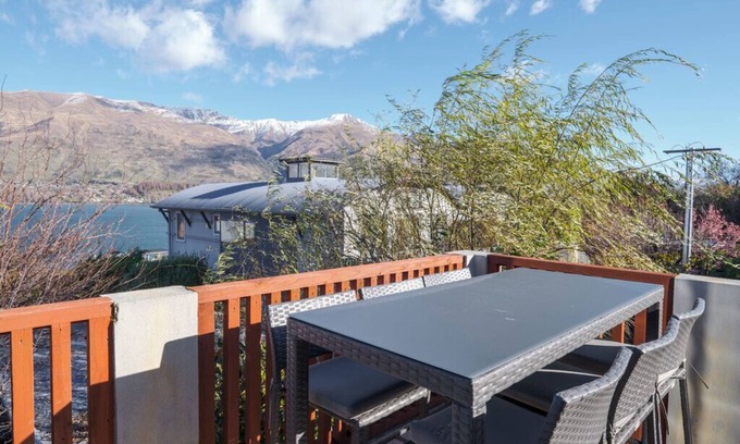 Wanaka Cottage | Skyline Outlook - Wanaka Home