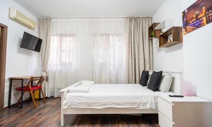 Bucharest City-Centre Apartment | Sleek Studio in the Heart of Bucharest