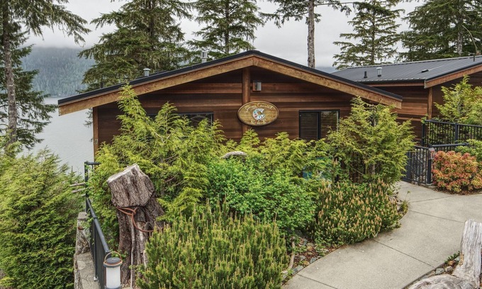 Port Renfrew Cottage | Sleep 8 Oceanfront View Cottage + Pet Friendly