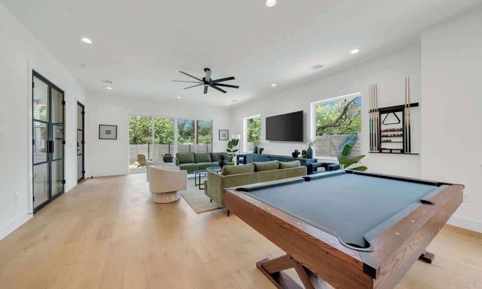 Riverside House | Sleeps 24 in 6BR | Pool, Game Room & Chef Kitchen