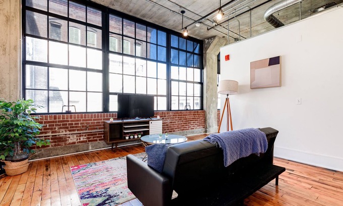 Downtown St. Louis Apartment | Sleeps 3, Stunning 1BR by Cozysuites