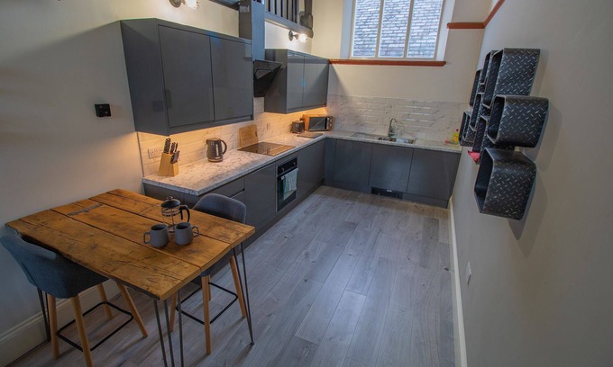 Hull Old Town Cottage | Sleeps 6 guests in 3 bedrooms