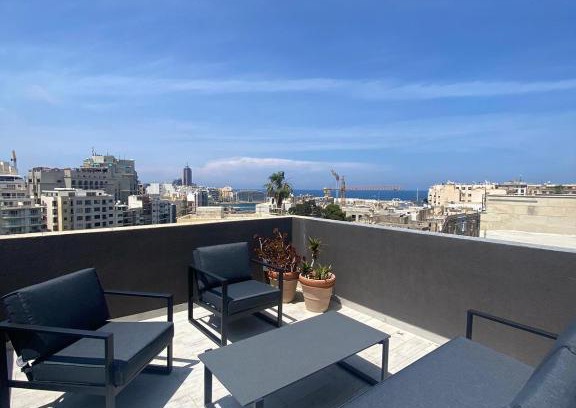Il-Balluta Apartment | Sliema Distant Seaview Penthouse