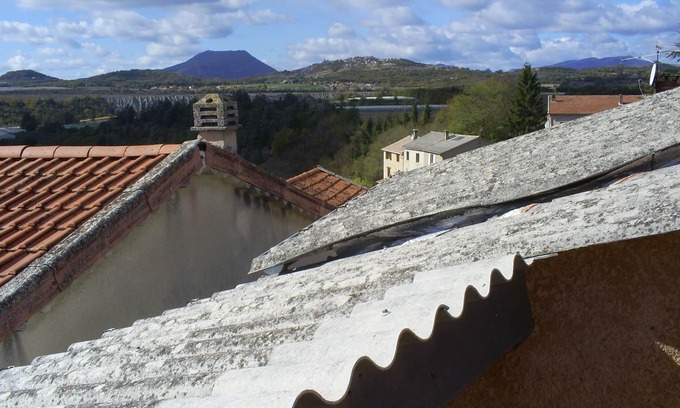 Theze House | Small house in center of Theze, with supurb views of the Durance river valley,