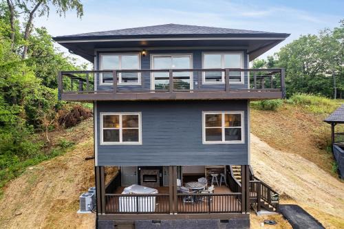 Sevierville Ski Chalet | Smokies Treehouse