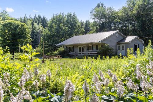 Jeffersonville House | Smuggler's Notch Mountain House with hot tub & river