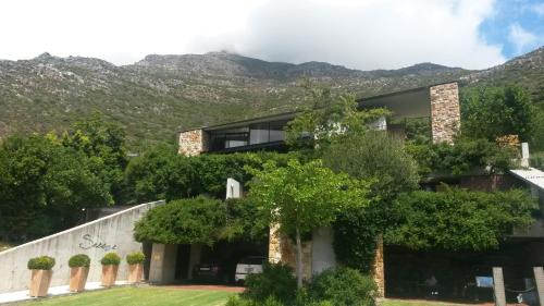 Scott Estate House | Snooze in Hout Bay Self-Catering