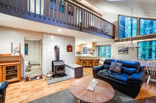 Glacier House | Snowline Cabin 92 - Amazing Traditional Family Chalet