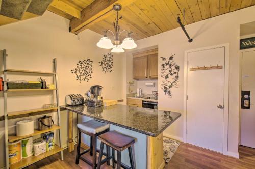 Wintergreen Apartment | Snug Wintergreen Resort Studio Ski In and Out!