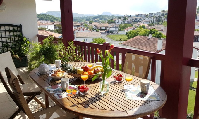 Behobie Apartment | Socoa Lodge beach just across the street! Rare luxurious T5 dwelling