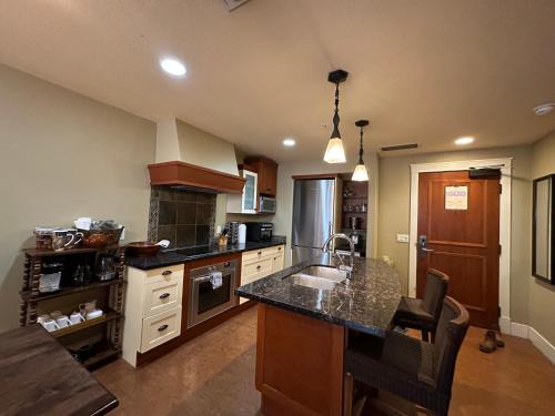 Canmore Apartment | Solara Escape - 2BR Retreat with Pool - Hot Tub - Gym - Spa