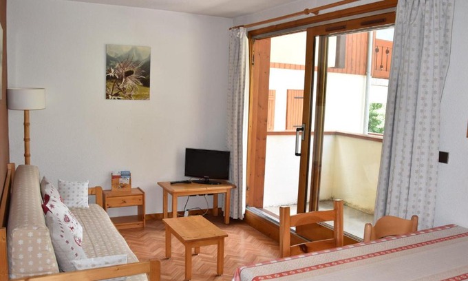 Pralognan-la-Vanoise Apartment | Soleil, Balcon et Confort au Centre de Pralognan - 2 Chambres pour 4 Personnes - FR-1-464-112