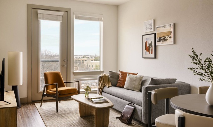 East Cesar Chavez Apartment | Sonder at East 5th | One-Bedroom Apartment w/Balcony
