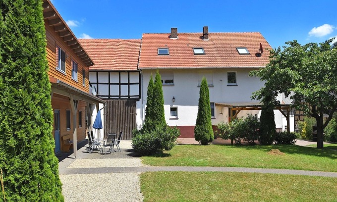 Bad Wildungen Apartment | Sonnige Ferienwohnung in Huddingen in Waldnähe