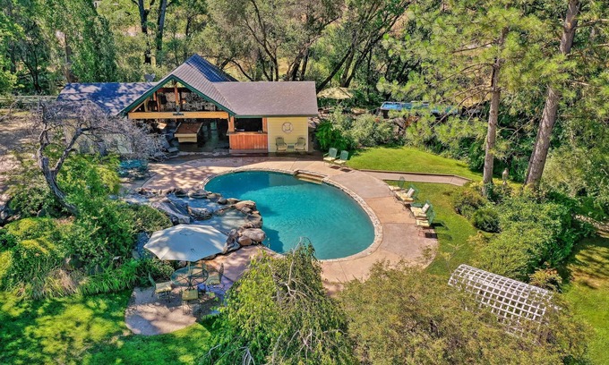 Sonora House | Sonora Home on 10 Resort Acres w/ Shared Pool!