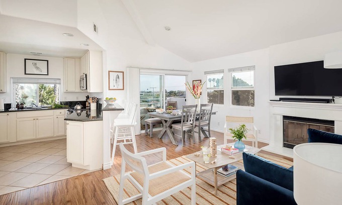 North Pacific Beach Apartment | Sonrisa 2 Unit Buyout by Avantstay Pacific Beach Views