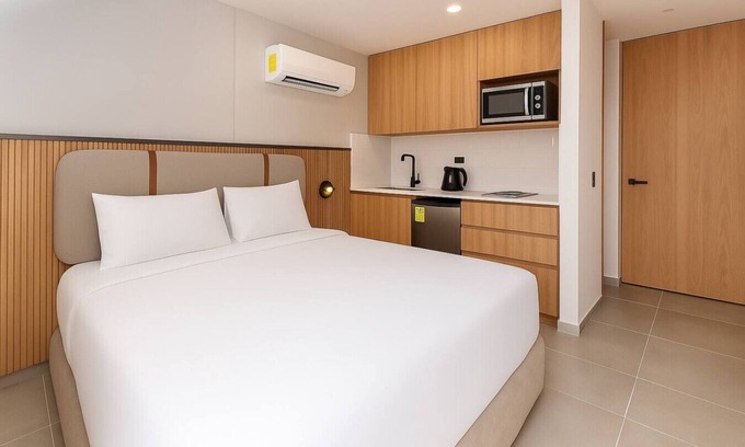 San Diego Apartment | Sophisticated 1BR Apt - Cowork +Hot Tub in Poblado
