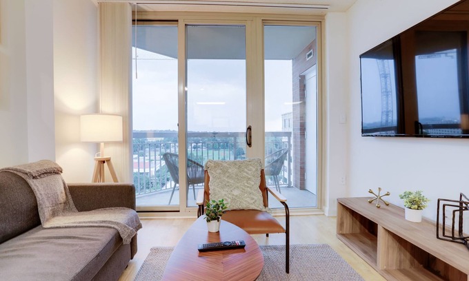 Ballston Apartment | Sophisticated and Beautiful Condo